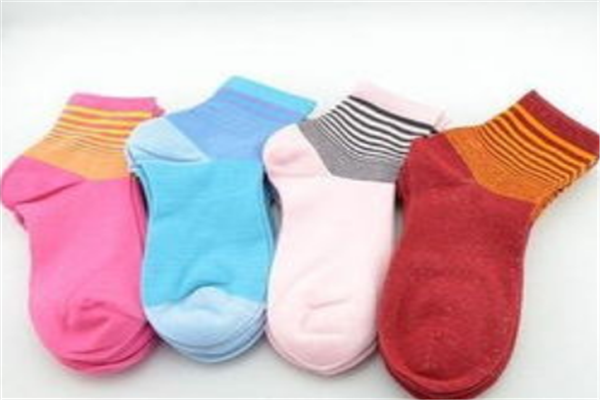 袜子不能随便给人，红袜子为什么不能送人