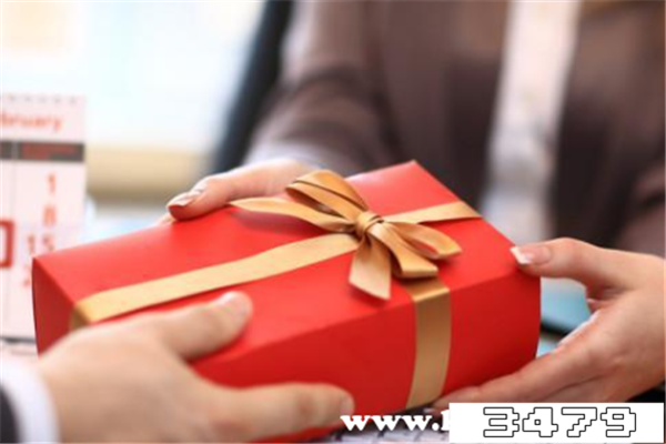 给领导送礼怎么要地址，如何巧妙地问领导家庭地址