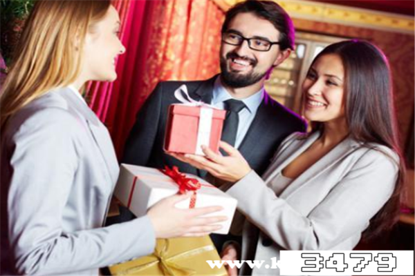 如何微信转账送礼领导敢接，给领导技巧塞钱