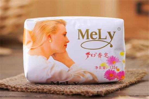 香皂和沐浴露哪个洗澡好，香皂是碱性还是酸性