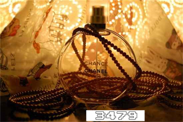 香水喷多了怎么散味，香水喷衣服的正确喷法