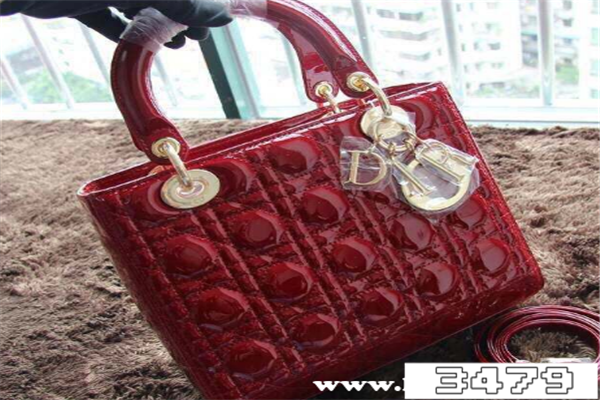 迪奥戴妃包真假辨别，三格和四格区别