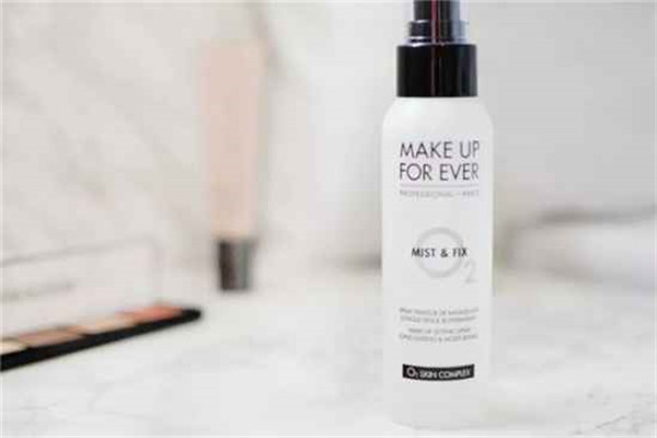 定妆喷雾和散粉可以一起用吗，定妆喷雾和散粉的使用顺序