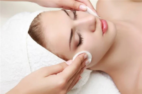 毛孔粗大如何改善，脸部毛孔粗大如何改善