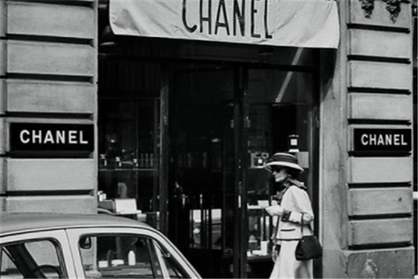 夏奈尔和香奈儿是一个品牌吗，celine是香奈儿旗下的吗