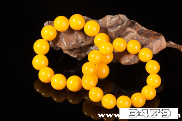 真假蜜蜡的鉴别方法视频，鉴定蜜蜡真假最好方法