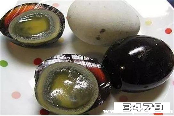 一天吃了四个皮蛋会铅中毒吗，吃了皮蛋后中毒的症状