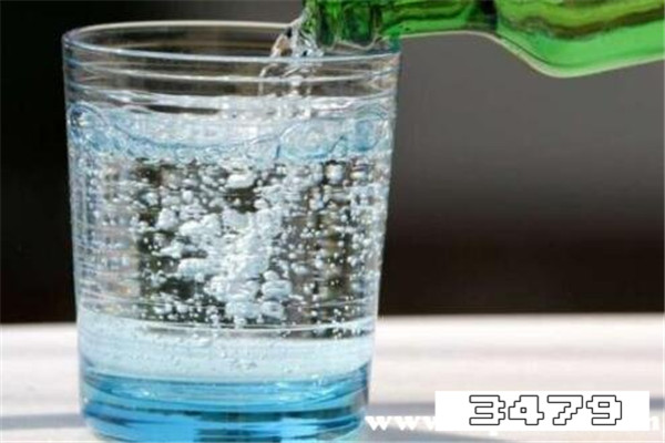 女人喝苏打水的副作用有哪些，苏打水的功效与禁忌