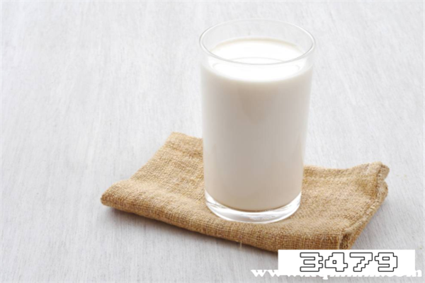 纯牛奶每100ml营养成分表，牛奶营养成分表