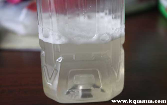 一杯清水辨别蜂蜜真假，怎么鉴别真假蜂蜜最简单的办法