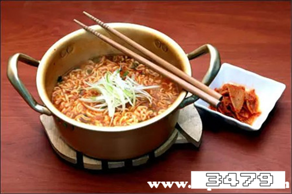 泡面汤和面哪个热量高 泡面热量高还是泡面汤热量高