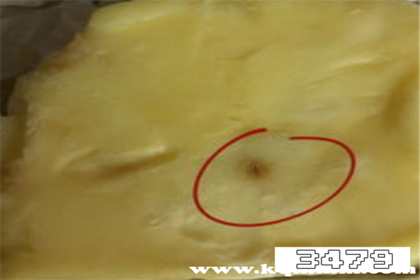 黄油有一点黑点切掉还能吃吗，黄油坏了的图片