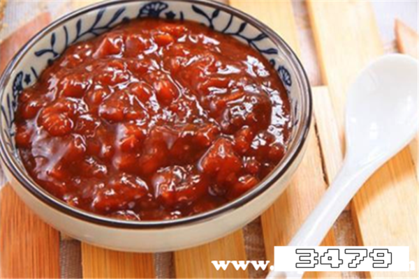 黄豆酱长一层白毛还能吃吗，煮熟的黄豆长白毛了还能吃吗