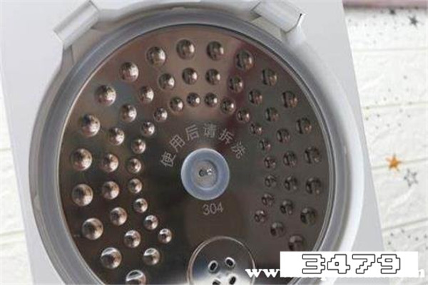 洗衣机底部圆盘取不下来，洗衣机底盘怎么拆图解