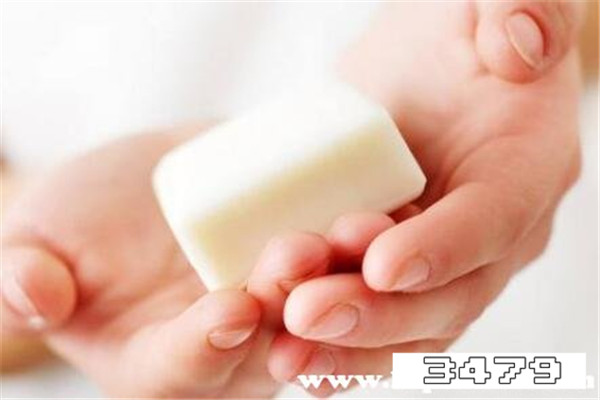 沐浴露和香皂洗澡哪个好，沐浴露和香皂哪个健康