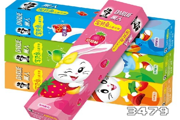 小孩牙膏含氟好还是不含好，几岁开始用含氟牙膏