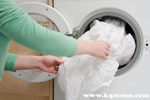 新衣服需要加洗衣液洗吗，新衣服只清水洗可以吗