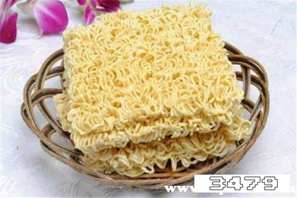 方便面过一遍水去多少油，泡面过一遍水热量会变少吗