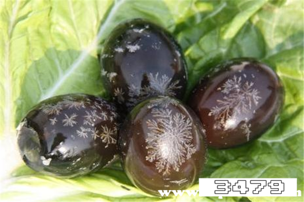 做变蛋用生石灰还是熟石灰，土方法自制皮蛋的方法