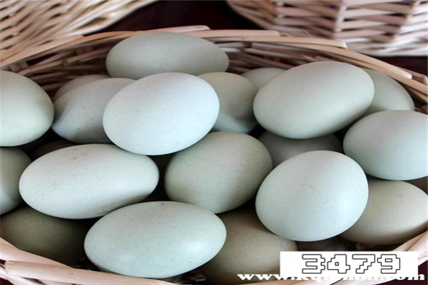 乌鸡蛋白皮好还是绿皮好，真正的乌鸡蛋是什么颜色