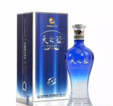 天之蓝和白云边20年哪个好些，20年白云边和天之蓝个酒档次高