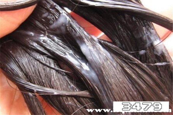 护发素碰到头皮会导致脱发吗，护发素为什么不能抹在头皮上