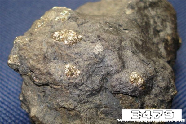 抖音上卖的矿石金是真是假，抖音卖的矿石金是啥材质