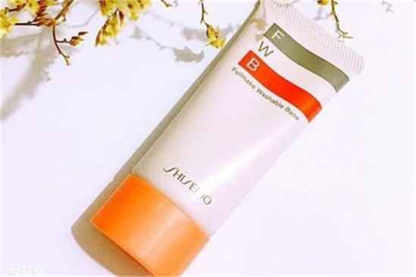 隔离霜用手还是用美妆蛋，隔离霜怎么涂才正确