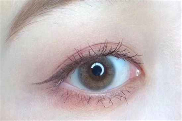 美瞳要每天换护理液吗，美瞳要一直泡在护理液里吗