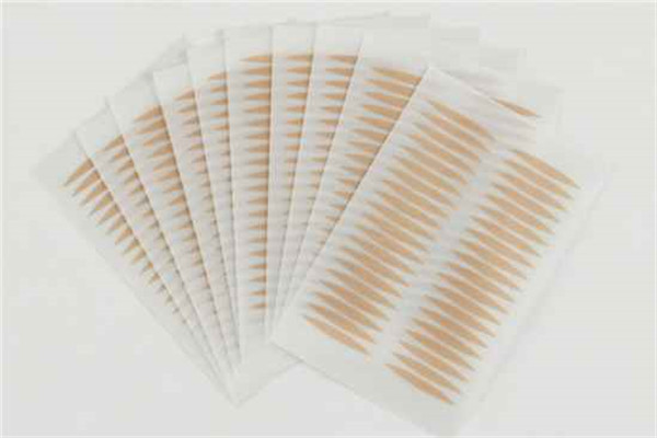 双眼皮贴贴在哪个位置最好，双眼皮贴贴不上去怎么办