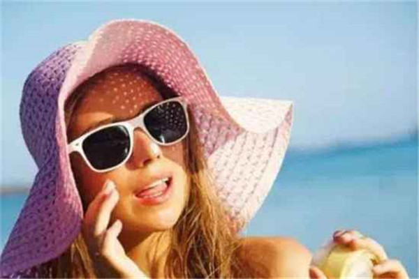 晒伤用冷水敷还是热水，晒伤用什么药膏抹最好