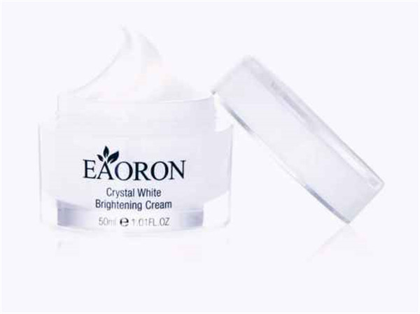 素颜霜要不要涂隔离，素颜霜要不要涂定妆粉