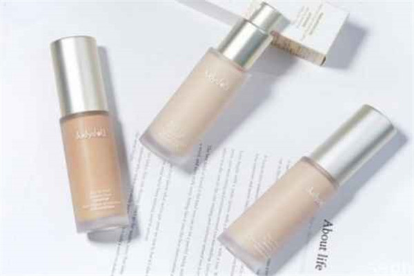 橘朵粉底液怎么用，橘朵粉底液的保质期多久