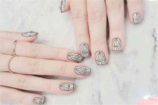 甲油胶没有封层怎么办，甲油胶不上封层会怎样