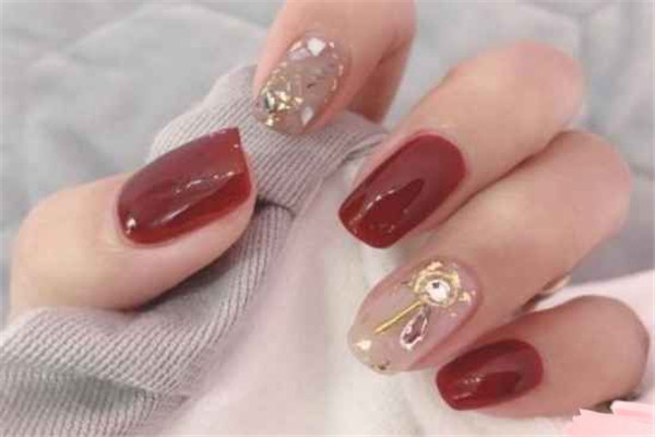 卸甲水能卸掉烤过的美甲吗，卸甲水会让衣服掉色吗