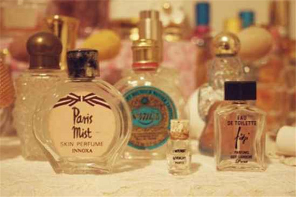 香水对皮肤有害吗，香薰可以当香水喷吗