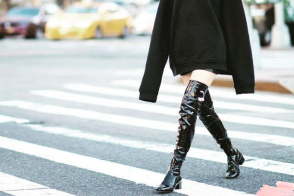 过膝靴里面穿什么袜子，过膝靴里面需要穿什么