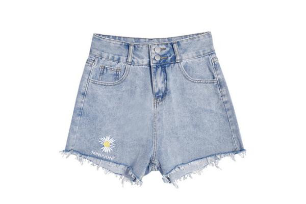 牛仔裤有刺鼻的味道怎么去除，牛仔裤有油污怎么才能洗掉