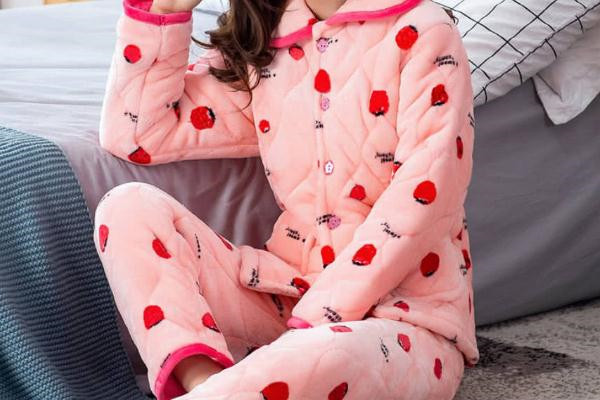 睡衣什么材质的最舒服，睡衣有哪些比较好的品牌