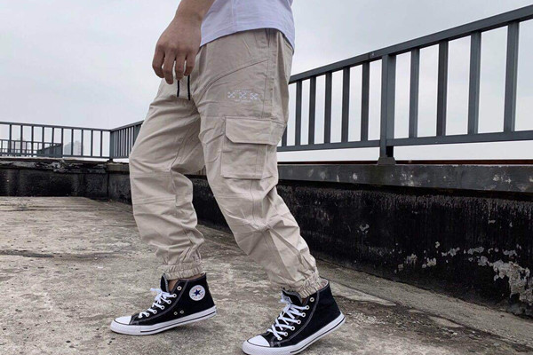 工装裤什么材质的好，工装裤能搭配马丁靴吗