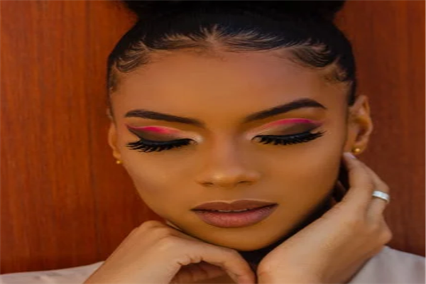 接假睫毛会影响自己的睫毛吗，促进睫毛生长的方法