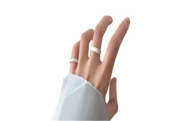 怎样使粗糙的手变白嫩