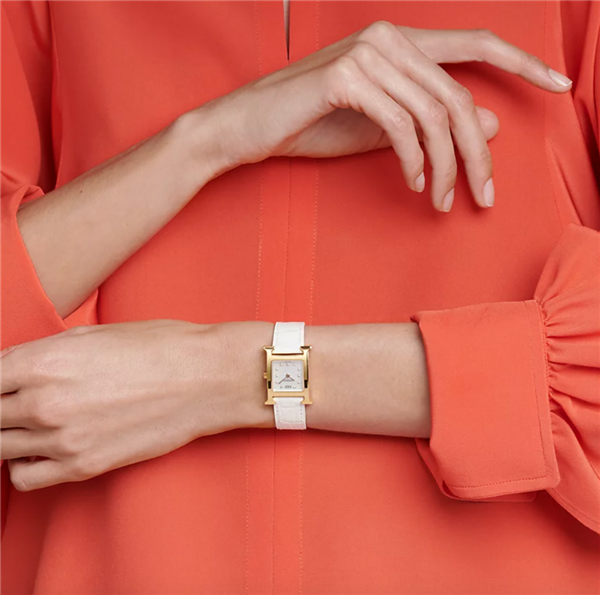 在新年「表」出心意：Hermès、CHANEL、Cartier红金手表，让你时时刻刻都气势如虹