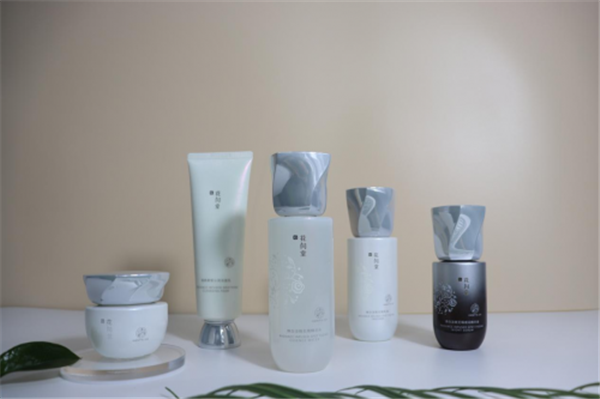 花间堂焕白淡斑无瑕系列，植物萃取打造纯净护肤新体验