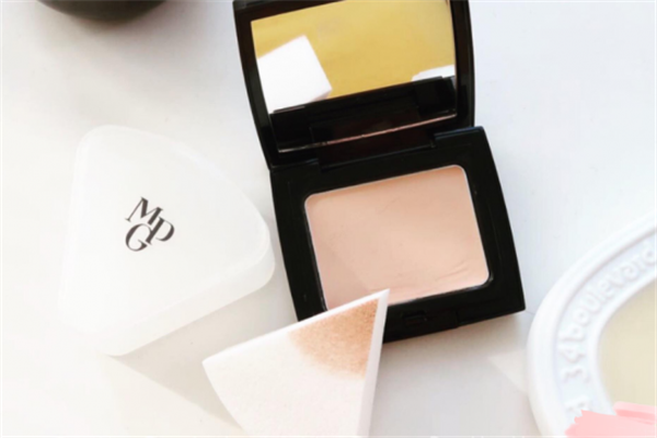 毛戈平粉膏可以用多久，毛戈平粉膏保质期