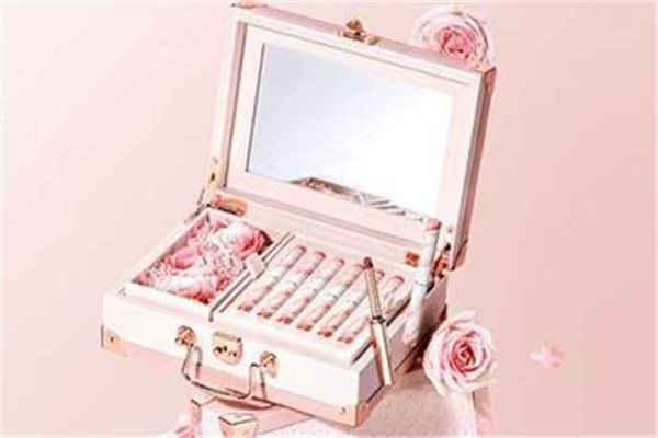 完美日记小细跟礼盒多少钱，完美日记小细跟口红介绍