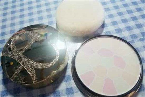 e大饼和纪梵希散粉哪个好用，e大饼和nars蜜粉饼哪个好用