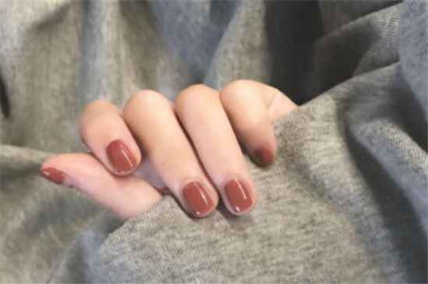 指甲油会得白血病吗，指甲油会掉色吗