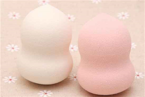 美妆蛋上妆和用手上妆有什么区别