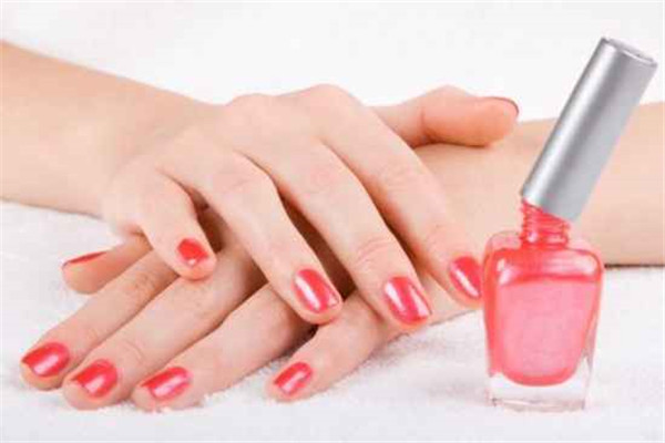 指甲油有甲醛吗，指甲油有腐蚀性吗